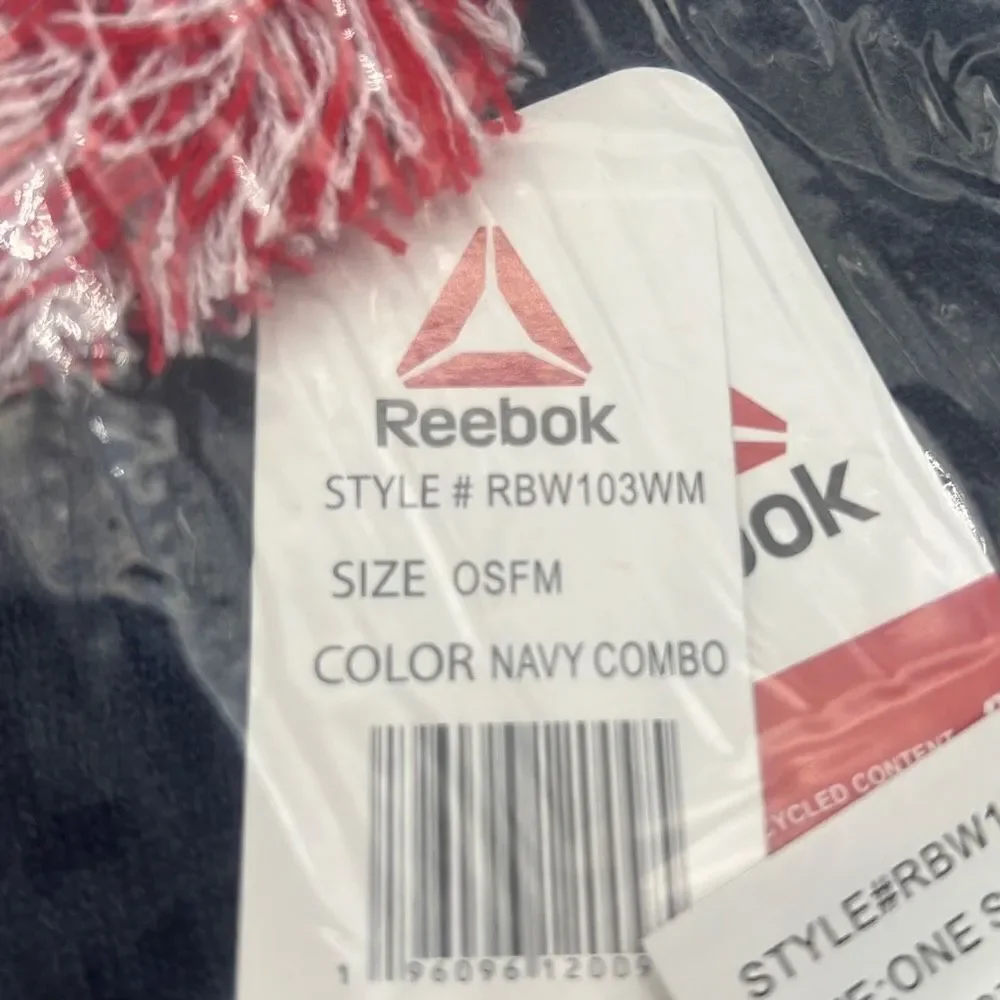 Reebok Women's Logo Intarsia Pom Beanie-NWT-O/S‎